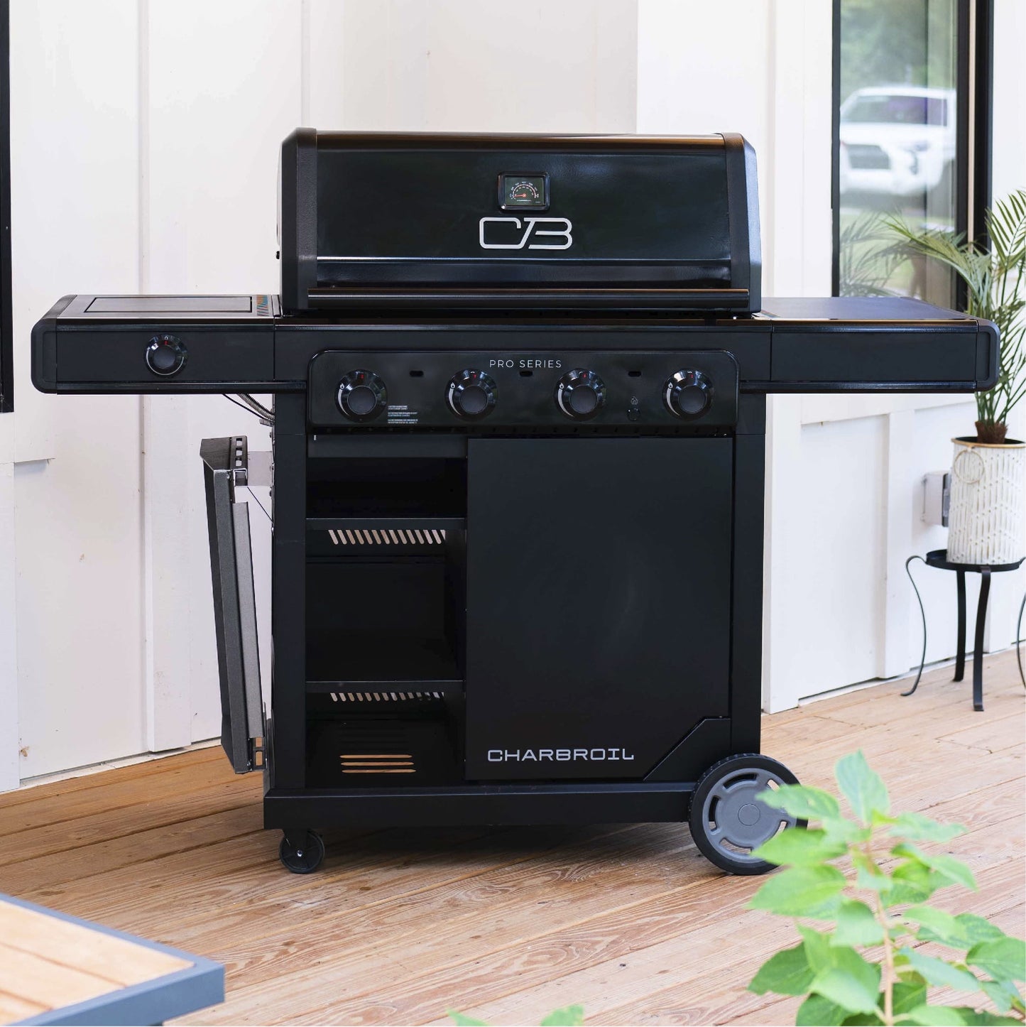 Charbroil Pro Series™ 4-Burner Gas Grill and Griddle with Side Burner