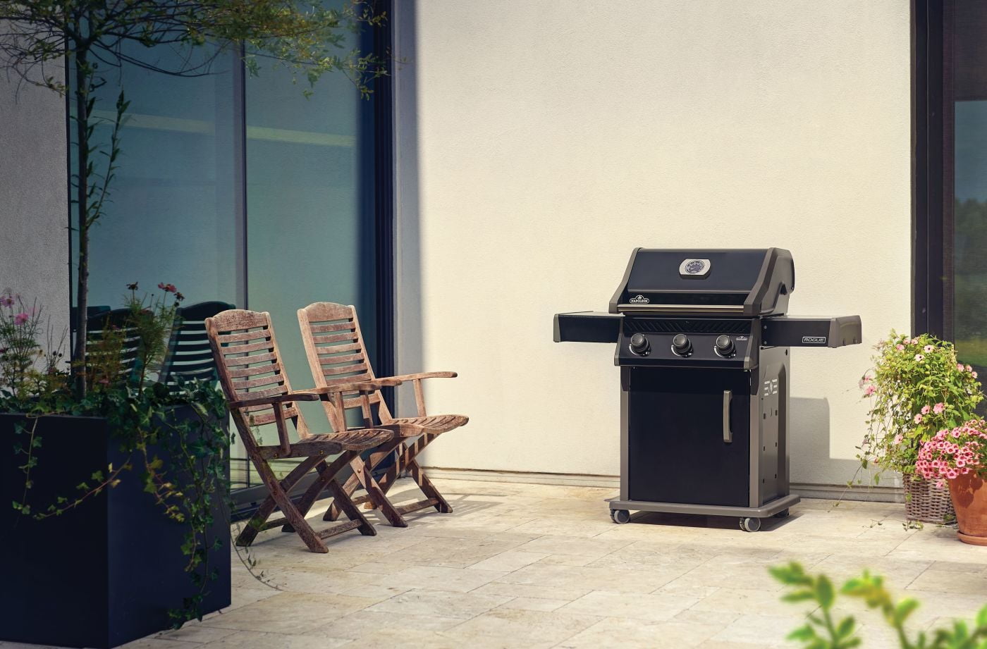 Napoleon Rogue 425 3-Burner Natural Gas Grill in Black