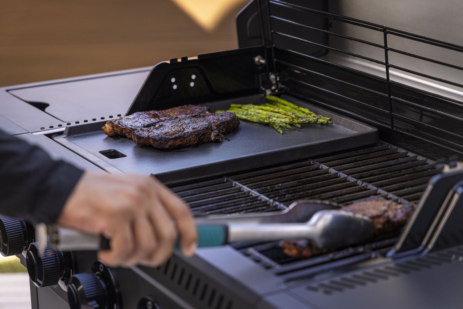Charbroil Performance Series FlavorMax 5-Burner Gas Grill with Side Burner and 12" Griddle