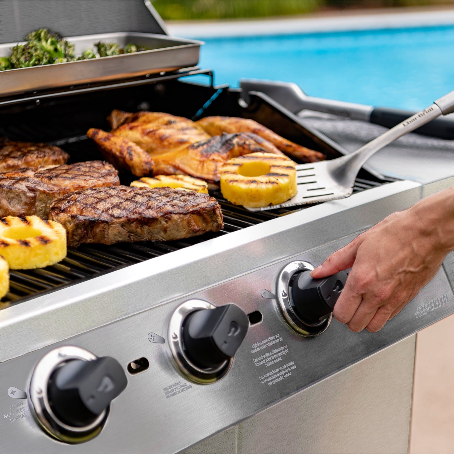 Charbroil® Performance Series™ Amplifire™ 4-Burner Gas Grill