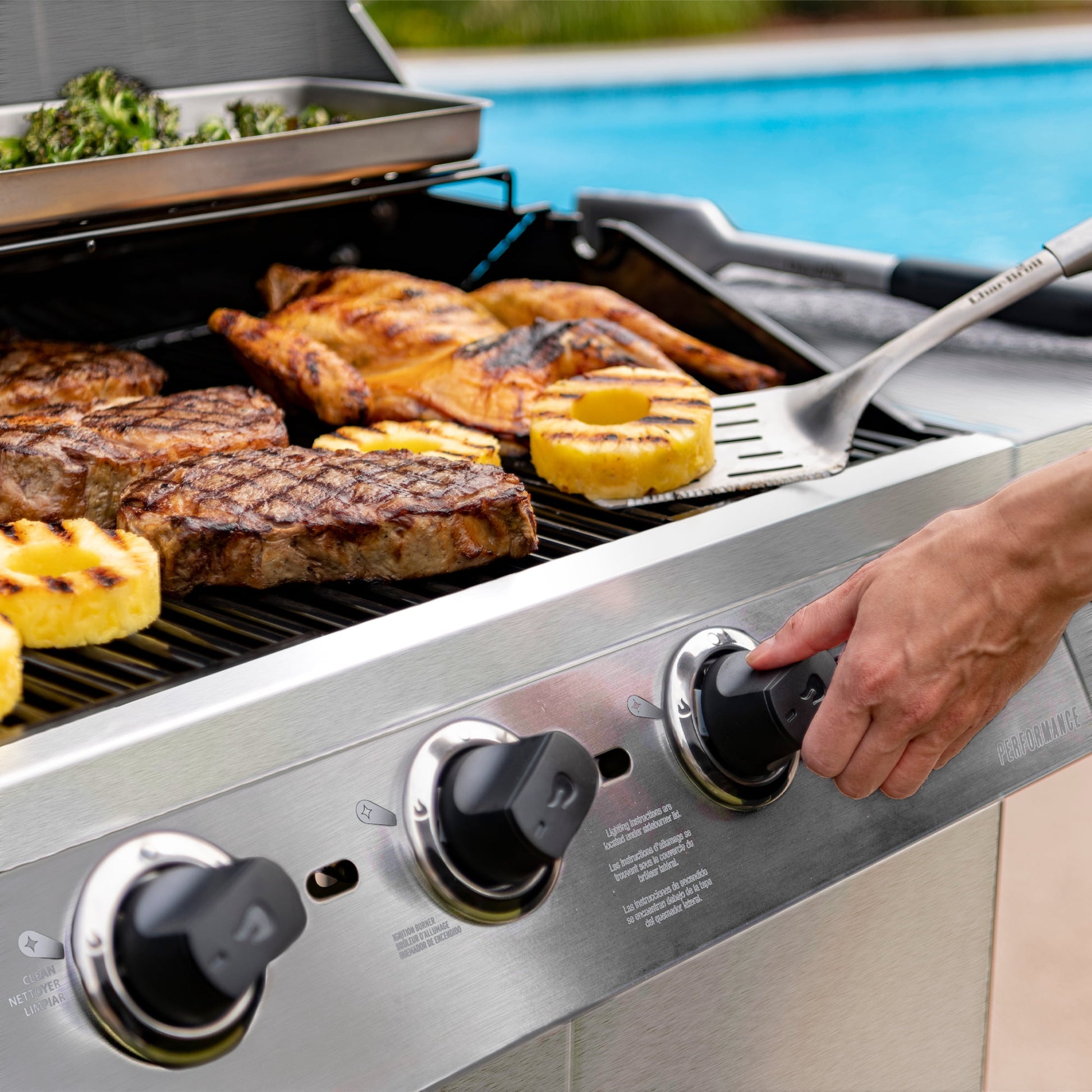Charbroil® Performance Series™ Amplifire™ 4-Burner Gas Grill