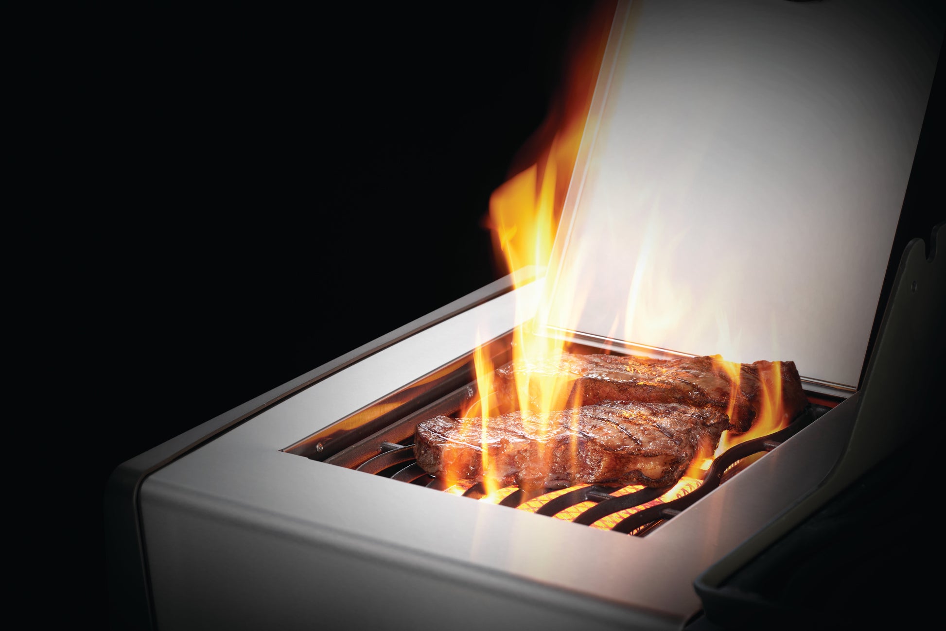 Rogue® XT 425 Natural Gas Grill with Infrared Side Burner, Stainless Steel