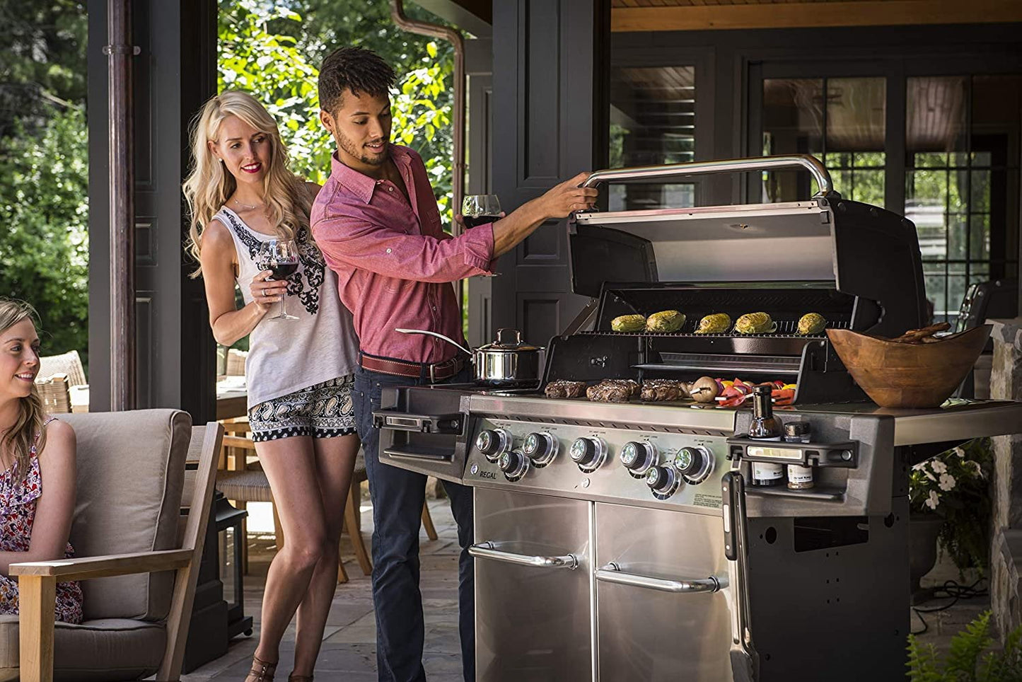 Broil King 958347 Regal S590 Pro Gas Grill, 5-Burner, Stainless Steel