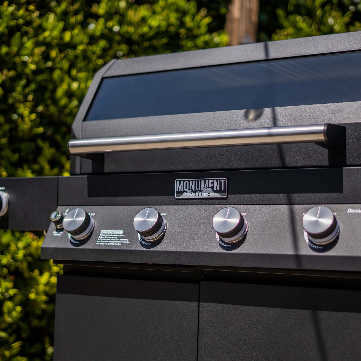 Denali 4-Burner Propane Gas Grill in Black with Clearview Lid, 3-Phase LED Controls and Side Burner