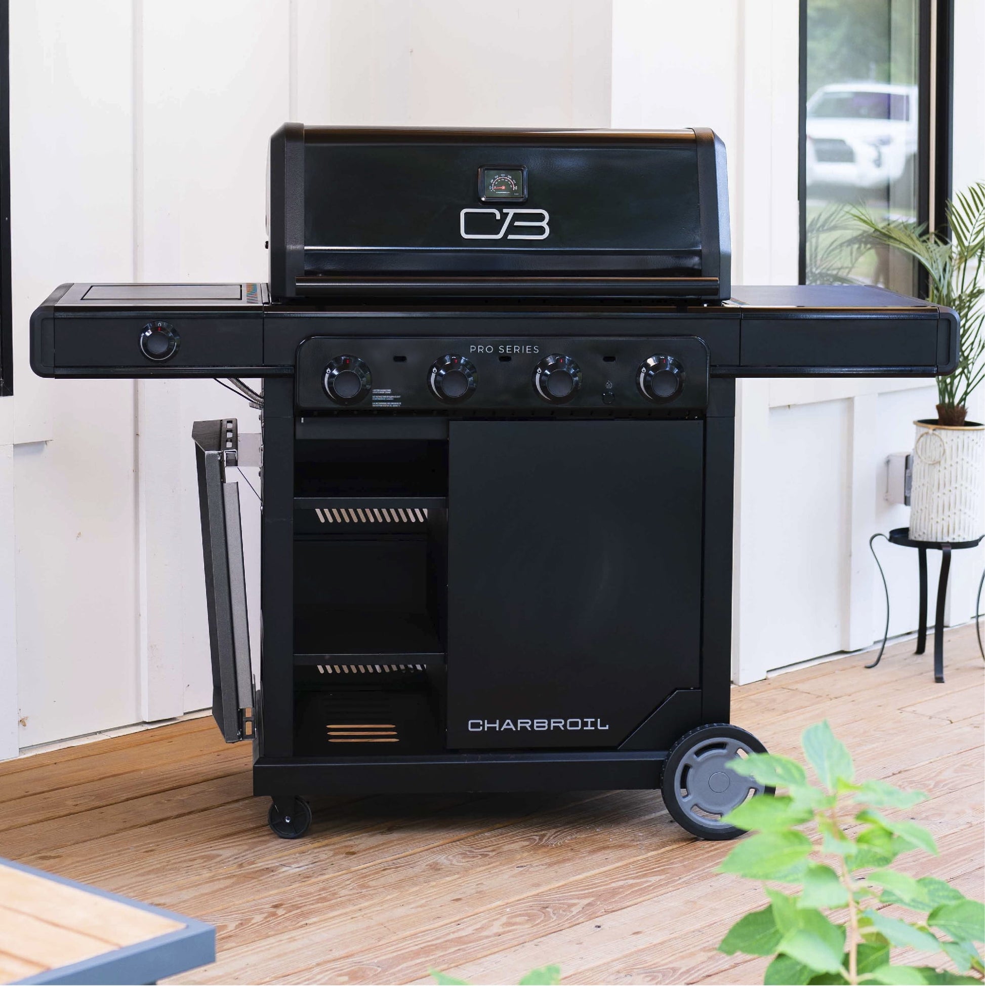 Charbroil Pro Series™ 4-Burner Gas Grill and Griddle with Side Burner